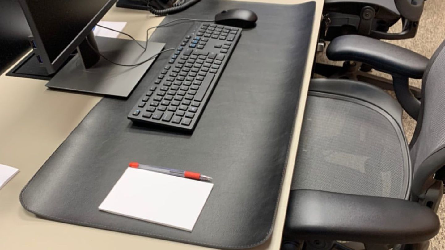 Deskpad com pontas viradas